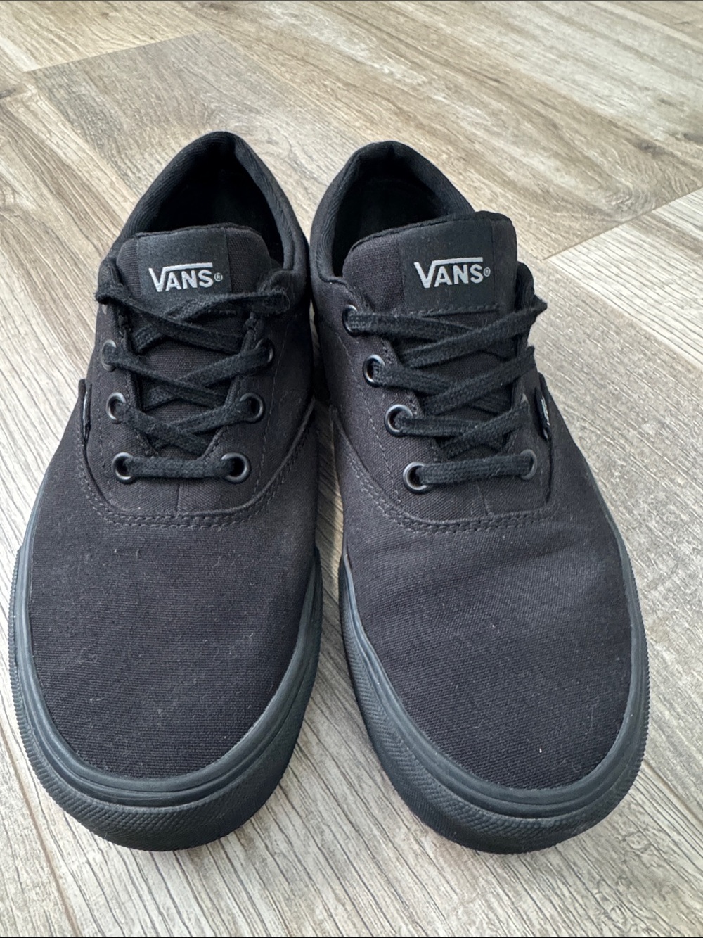 Vans Women's All-Black Classic Low-Top Canvas Sneakers Size 8 - Picture 2 of 8